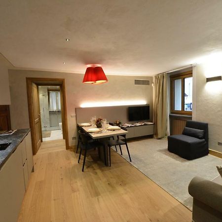 אאוסטה Le Reve Charmant Apartments - Via Sant'Orso,2 מראה חיצוני תמונה