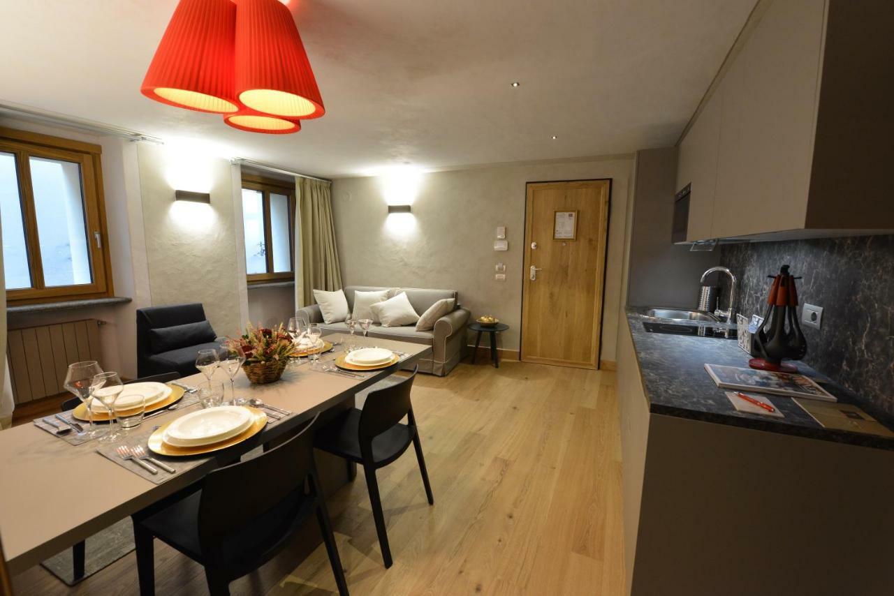 אאוסטה Le Reve Charmant Apartments - Via Sant'Orso,2 מראה חיצוני תמונה