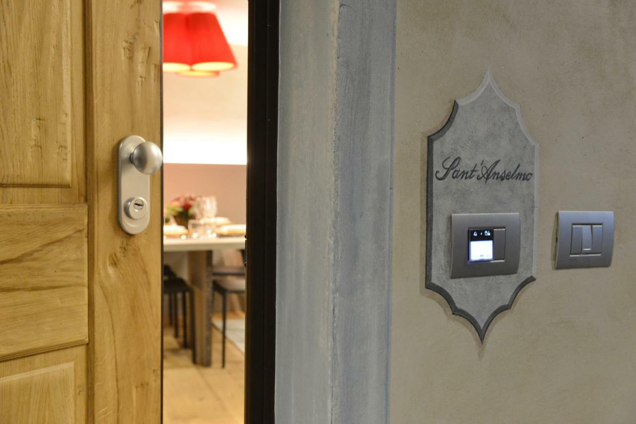אאוסטה Le Reve Charmant Apartments - Via Sant'Orso,2 מראה חיצוני תמונה