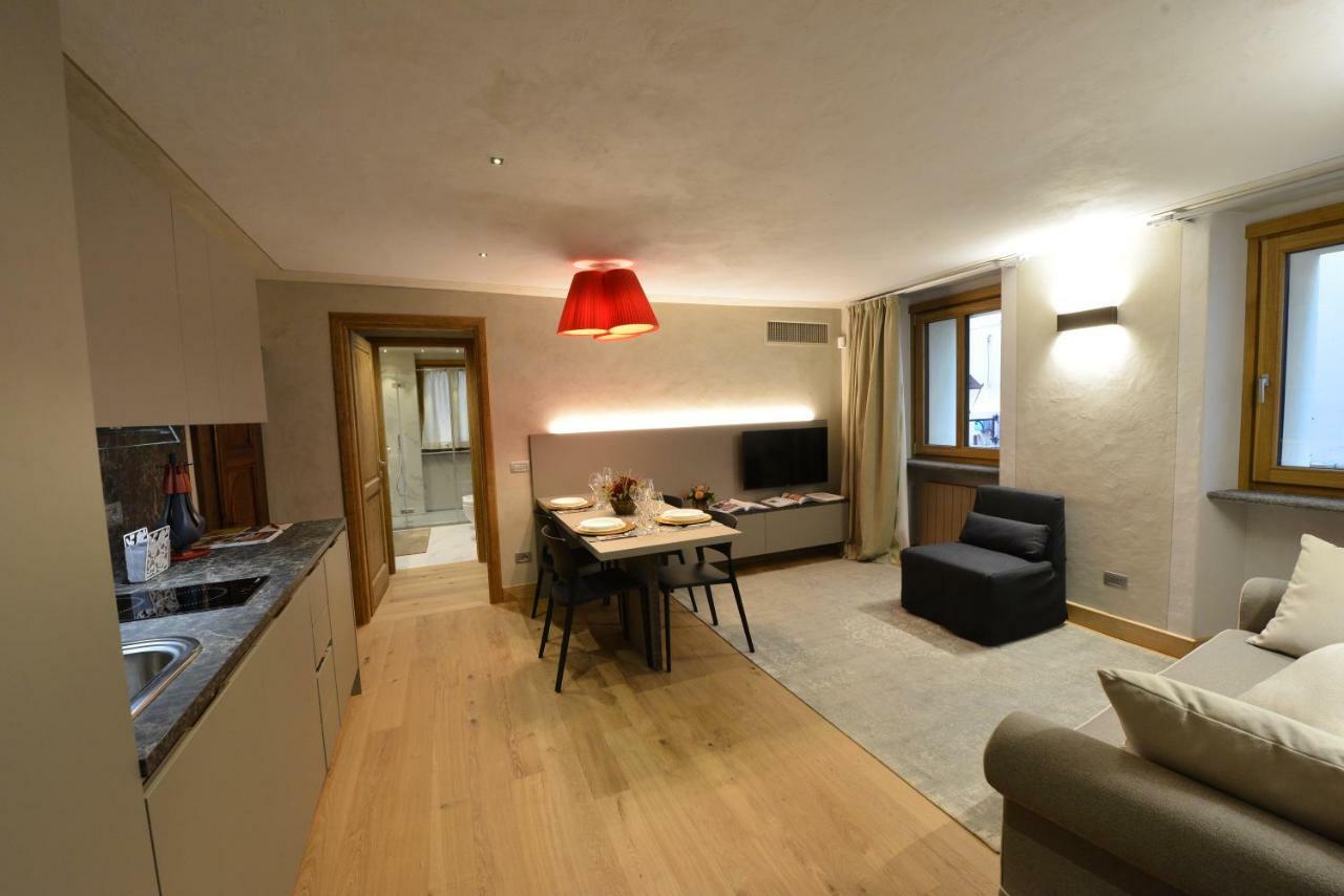 אאוסטה Le Reve Charmant Apartments - Via Sant'Orso,2 מראה חיצוני תמונה
