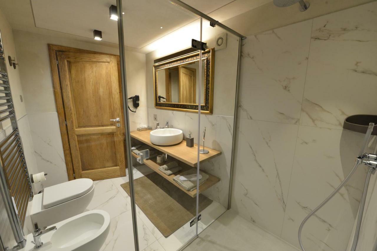אאוסטה Le Reve Charmant Apartments - Via Sant'Orso,2 מראה חיצוני תמונה