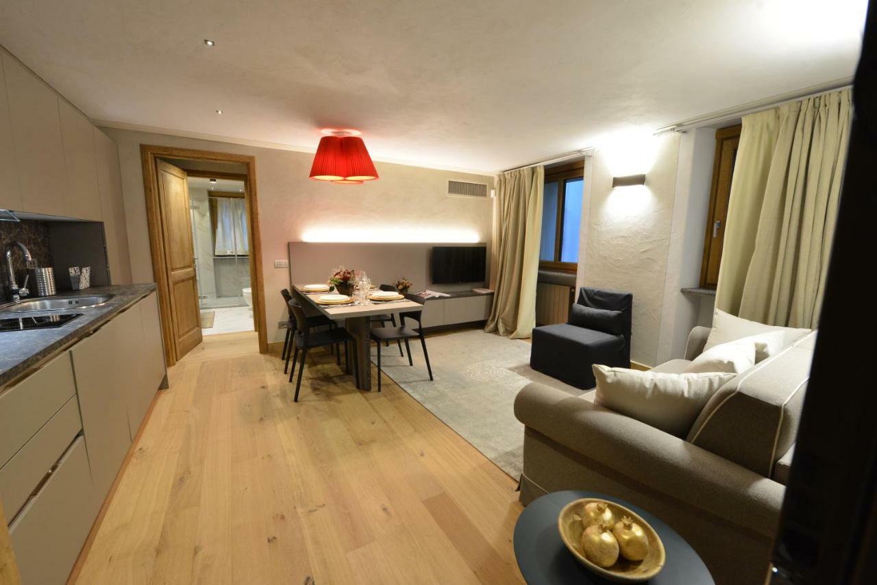 אאוסטה Le Reve Charmant Apartments - Via Sant'Orso,2 מראה חיצוני תמונה