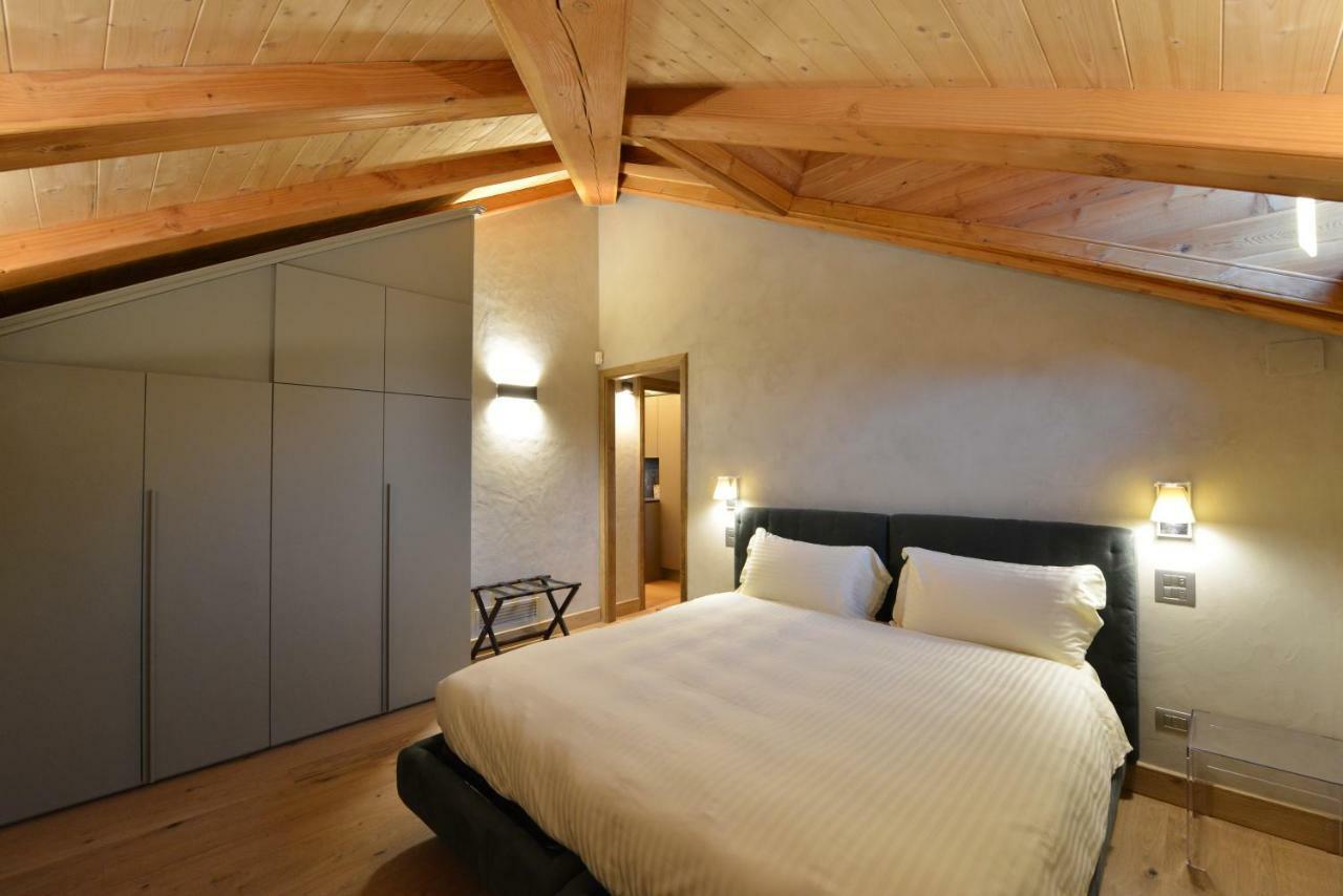 אאוסטה Le Reve Charmant Apartments - Via Sant'Orso,2 מראה חיצוני תמונה