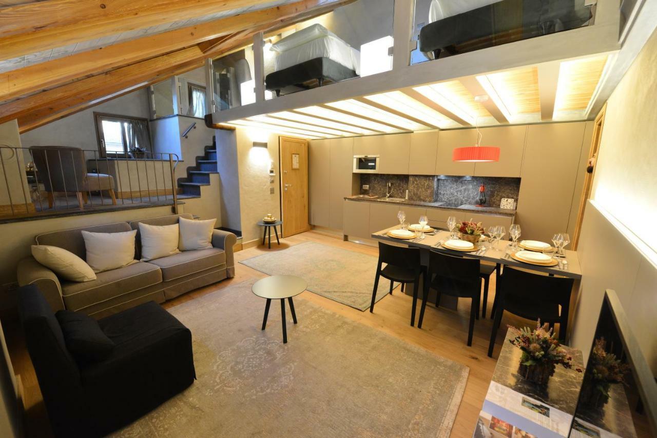 אאוסטה Le Reve Charmant Apartments - Via Sant'Orso,2 מראה חיצוני תמונה