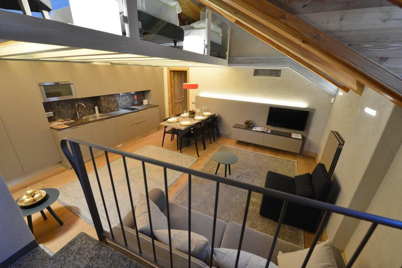 אאוסטה Le Reve Charmant Apartments - Via Sant'Orso,2 מראה חיצוני תמונה