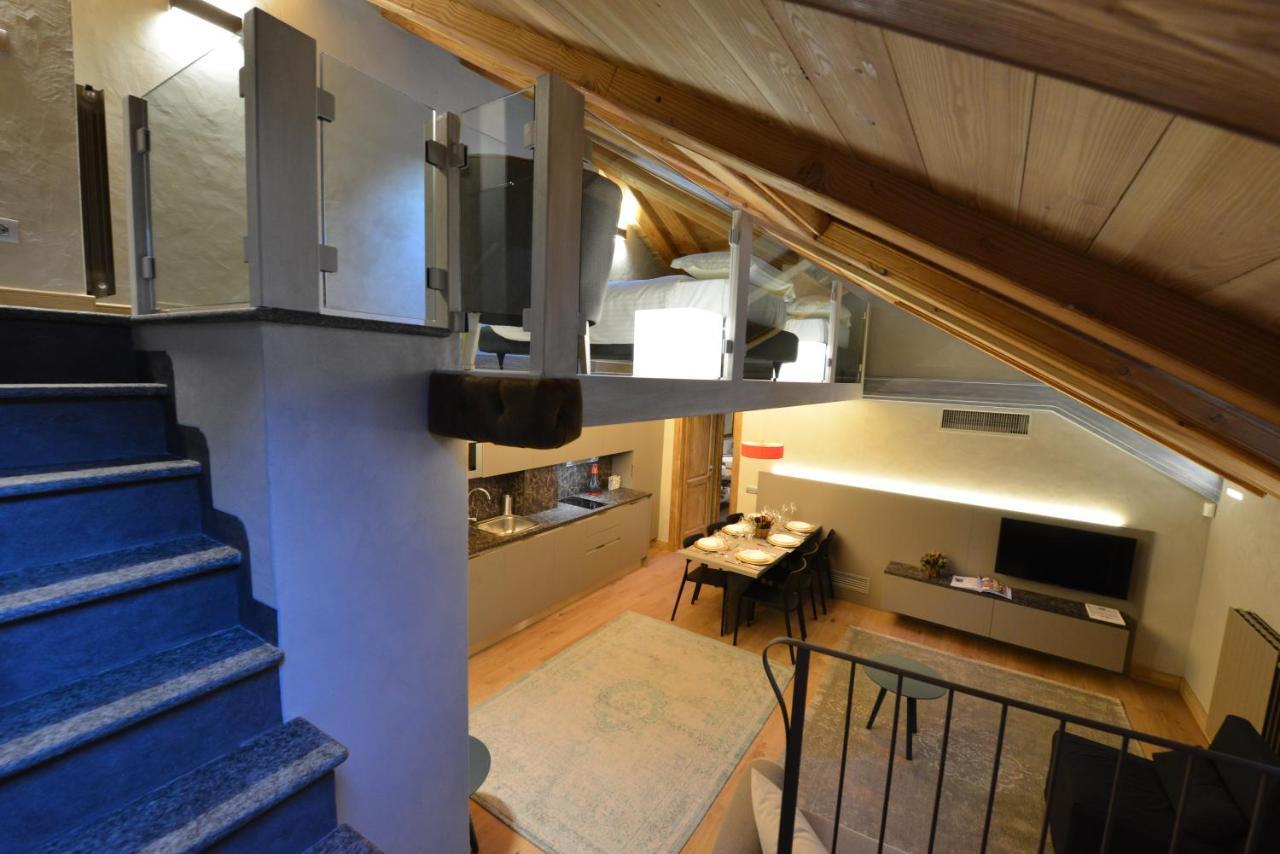אאוסטה Le Reve Charmant Apartments - Via Sant'Orso,2 חדר תמונה