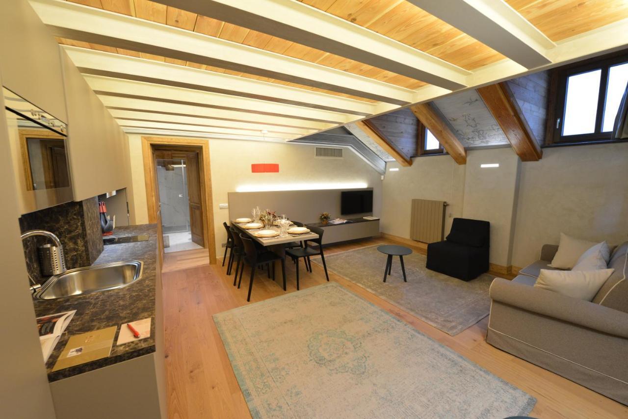 אאוסטה Le Reve Charmant Apartments - Via Sant'Orso,2 חדר תמונה